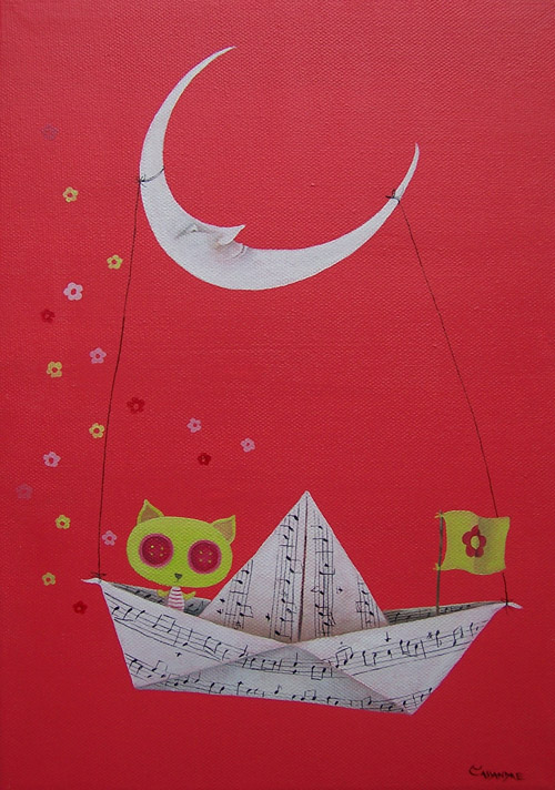 le chat dans un bateau en papier
